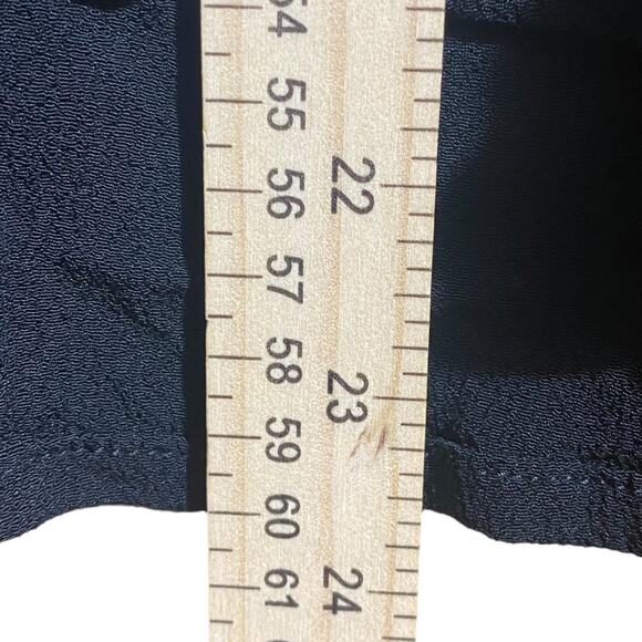 Niche Nilgun Derman Black 3/4 sleeve top with abalone shell buttons Rayon Large - Picture 9 of 9